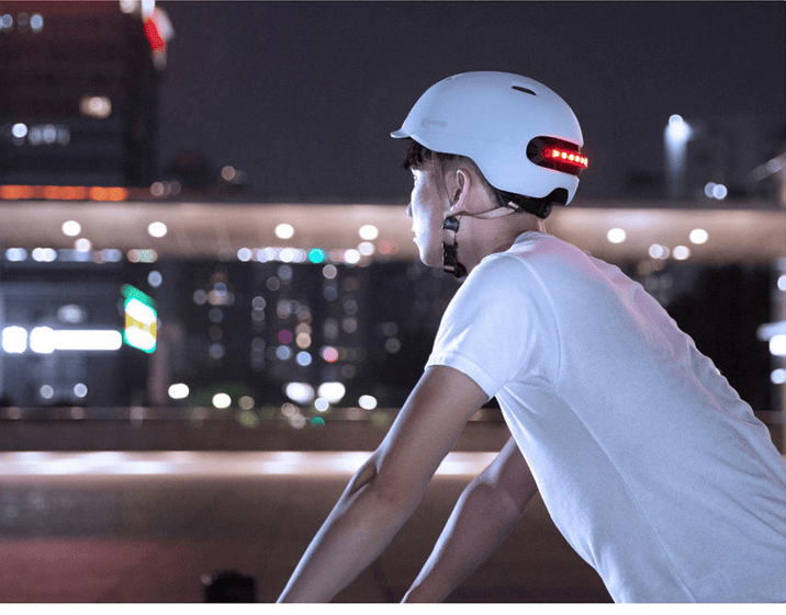 Cycling sports protection helmet. (Light sensing mode, phone answering, GPS navigation, brake warning lights, MP3 + light endurance of 6h, 2X1W stereo voice control - Discount Msrp 