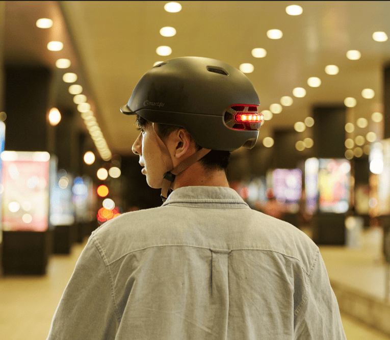 Cycling sports protection helmet. (Light sensing mode, phone answering, GPS navigation, brake warning lights, MP3 + light endurance of 6h, 2X1W stereo voice control - Discount Msrp 