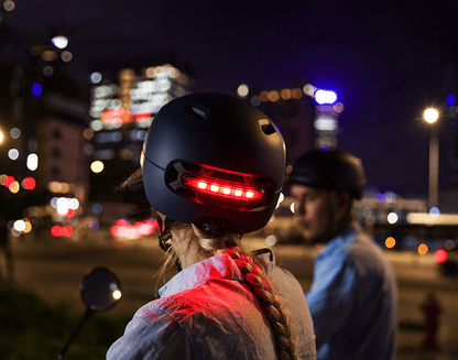 Cycling sports protection helmet. (Light sensing mode, phone answering, GPS navigation, brake warning lights, MP3 + light endurance of 6h, 2X1W stereo voice control - Discount Msrp 