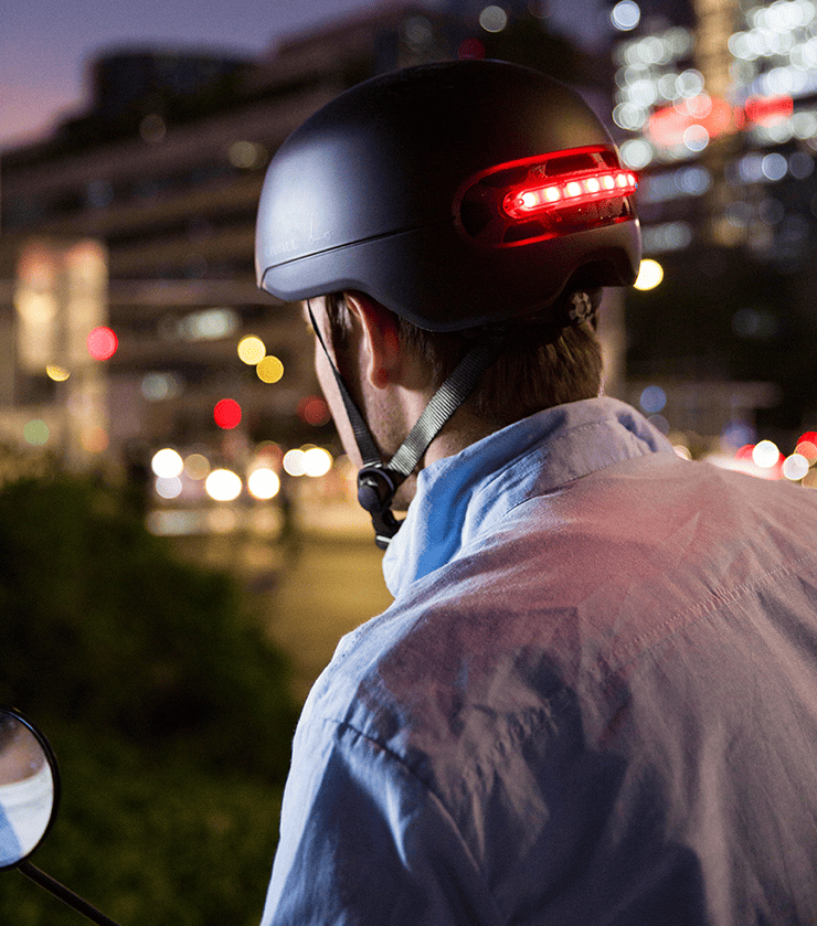 Cycling sports protection helmet. (Light sensing mode, phone answering, GPS navigation, brake warning lights, MP3 + light endurance of 6h, 2X1W stereo voice control - Discount Msrp 